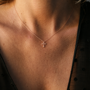 Kioja — Collier Petite Croix Baroque Diamants - Thumbnail Image 2